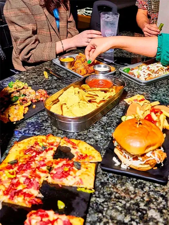 Comida y bebida