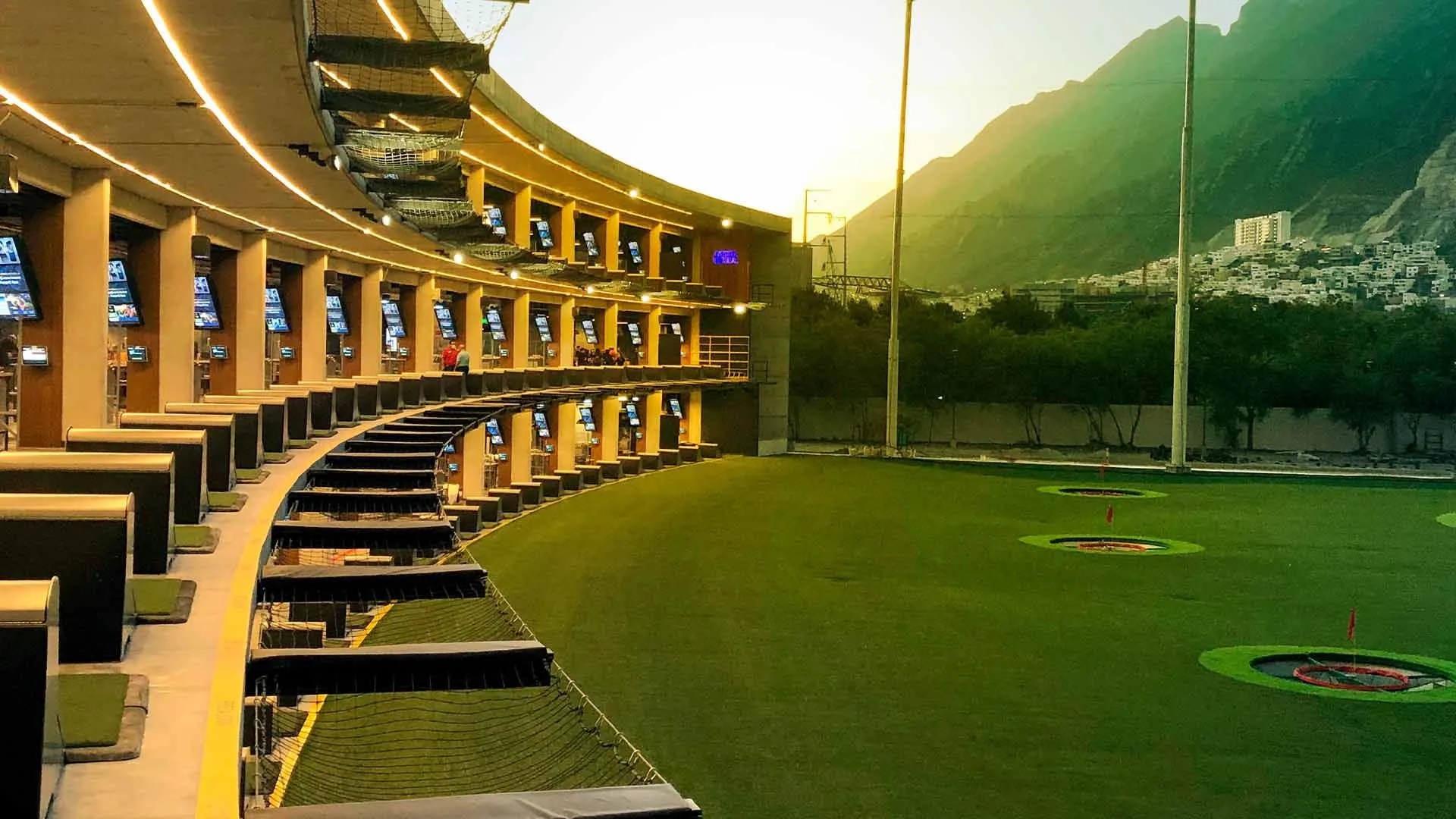 ¿Qué es Topgolf Monterrey?